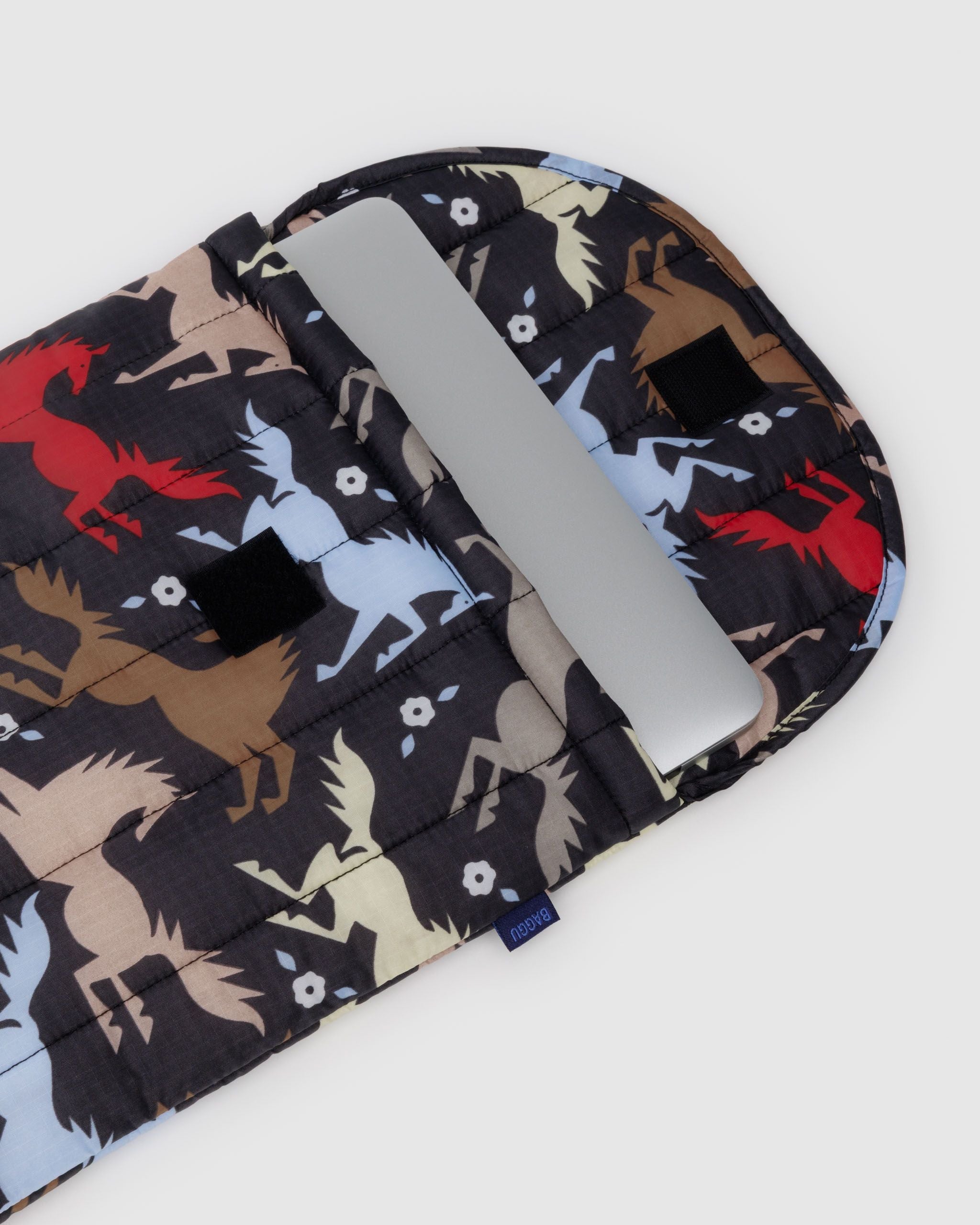 Puffy Laptop Sleeve 16 - Horse Cut Outs - Image 2